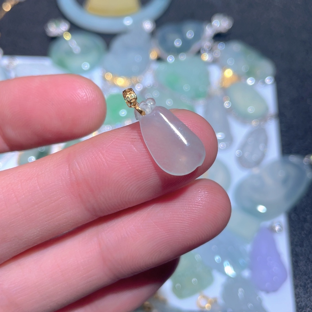 翡翠颈饰18K金镶嵌翡翠