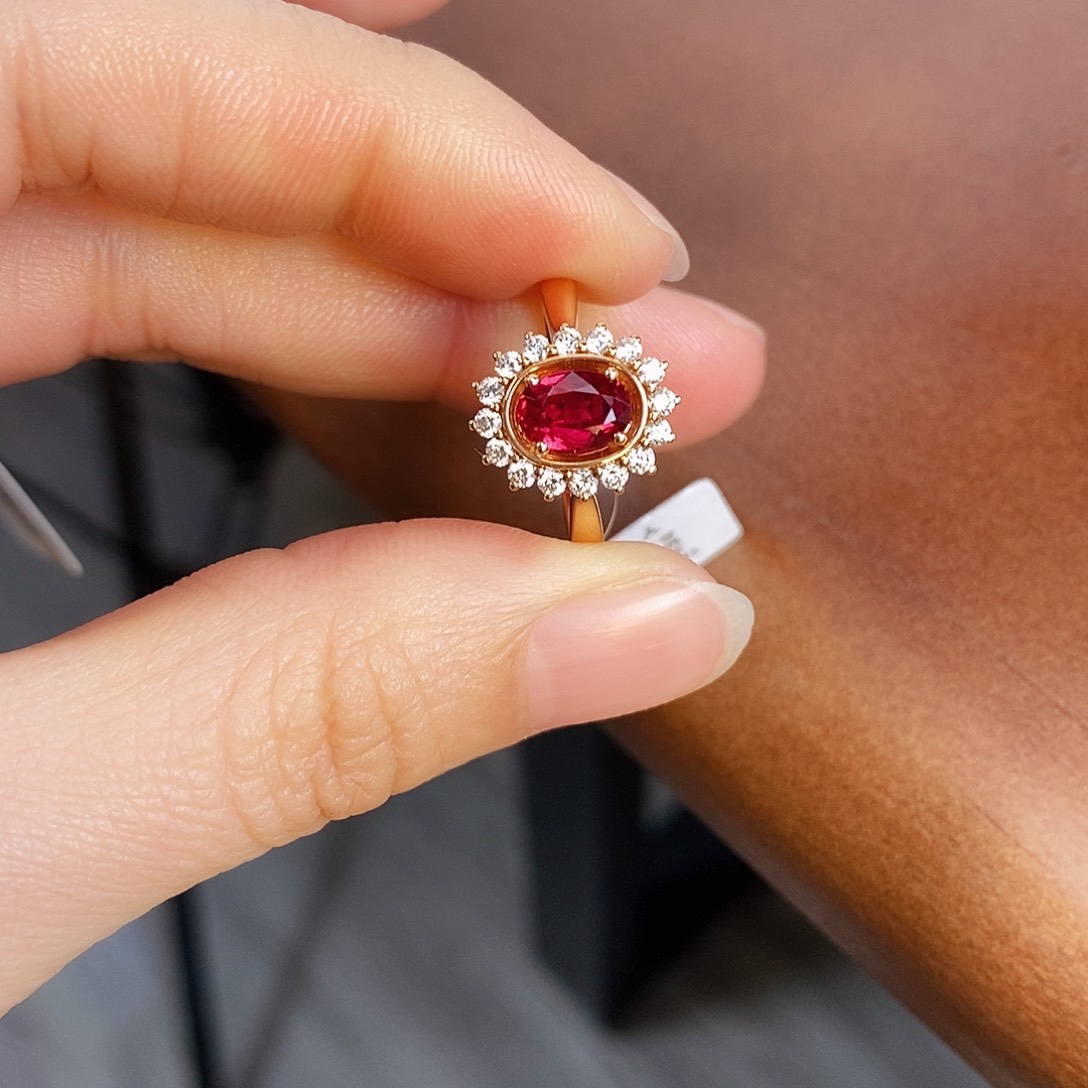 红宝石戒指18K金镶嵌68.5分