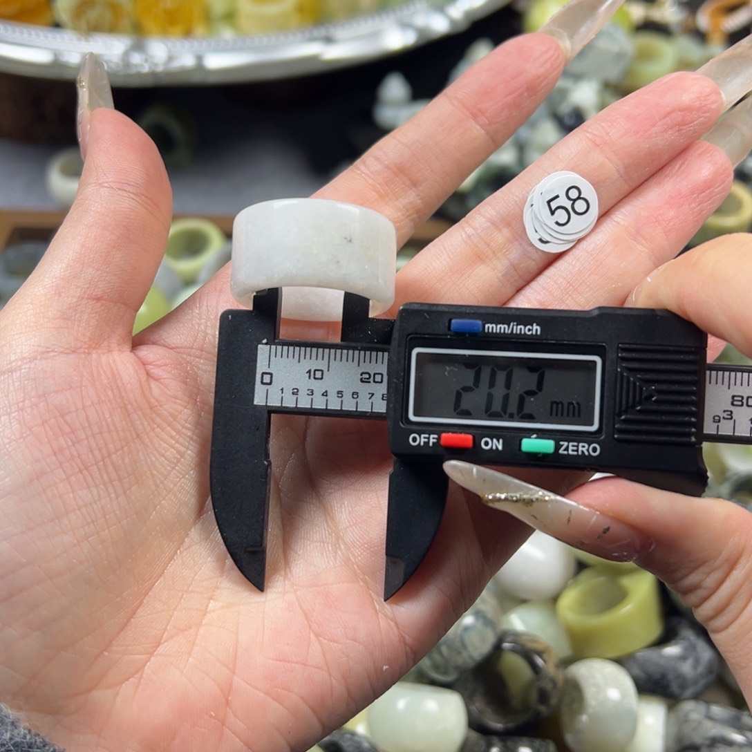 蛇纹石玉未镶嵌戒指