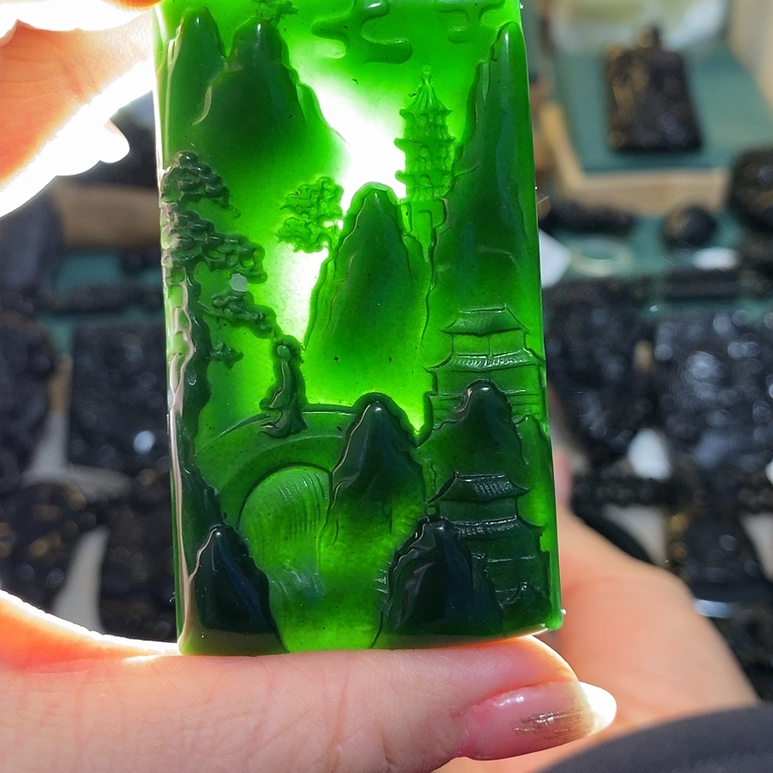 蛇纹石玉未镶嵌颈饰