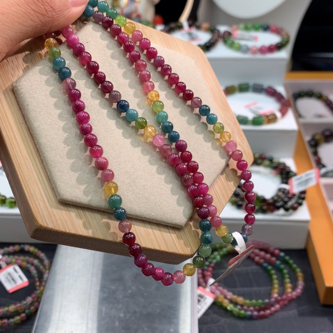 碧玺手链未镶嵌     4.8mm。    