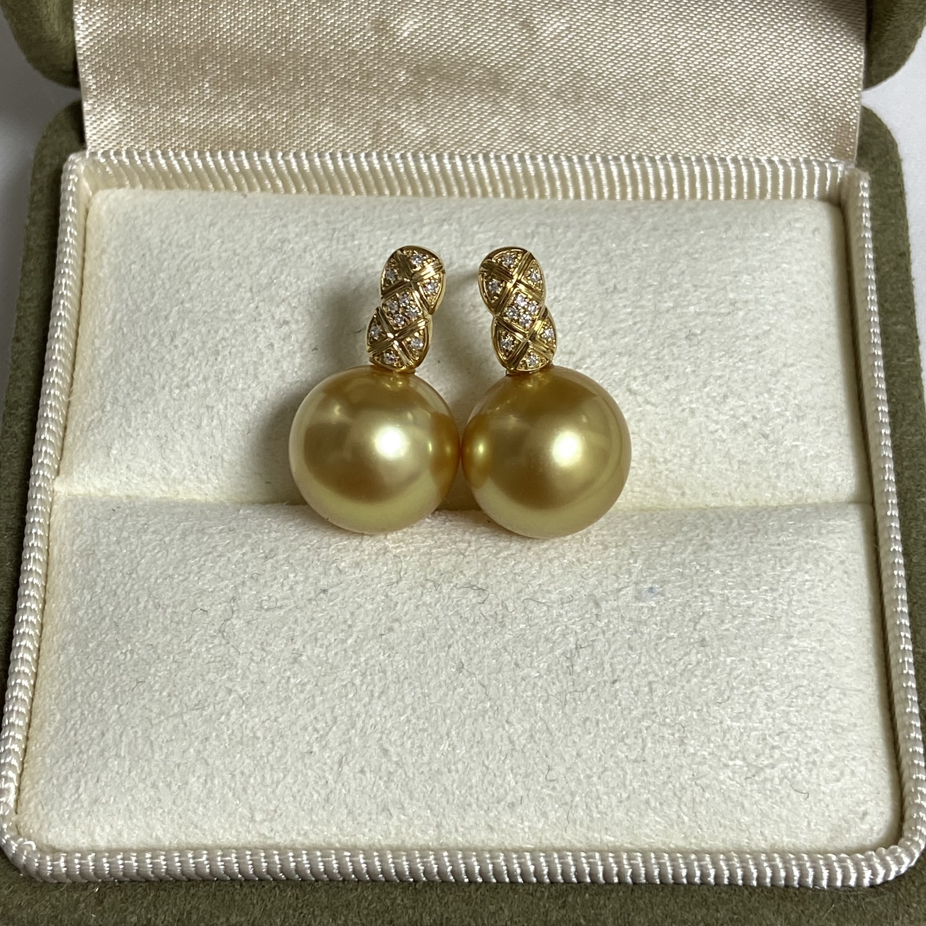 11-12 mm海水南洋金珠耳钉18 k
