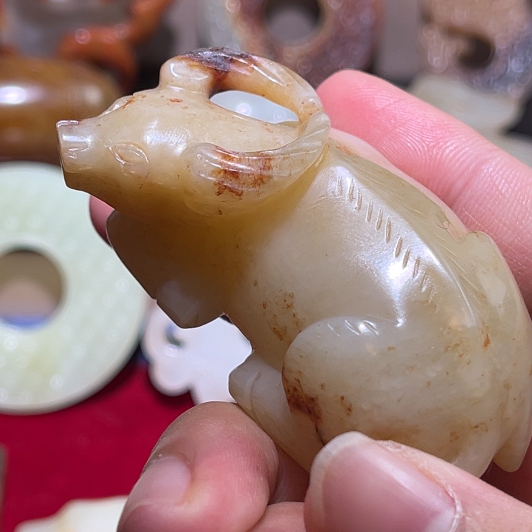 石***缘和田玉未镶嵌颈饰玉牛