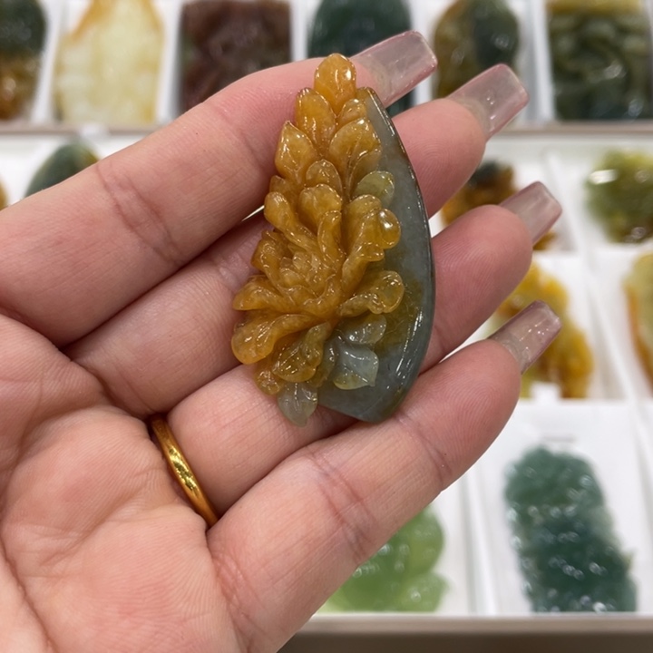 蛇纹石玉未镶嵌颈饰