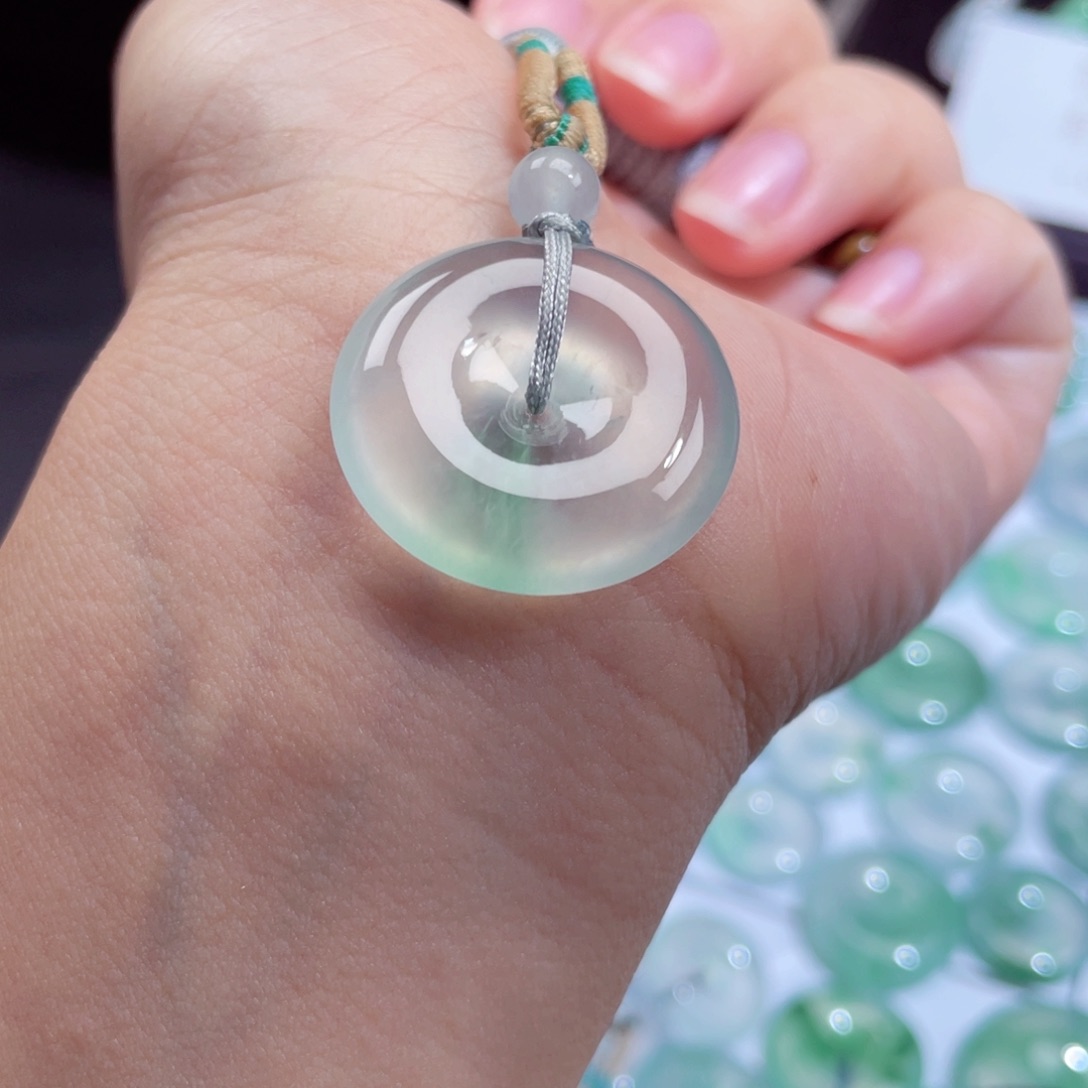 颈饰未镶嵌翡翠平安扣