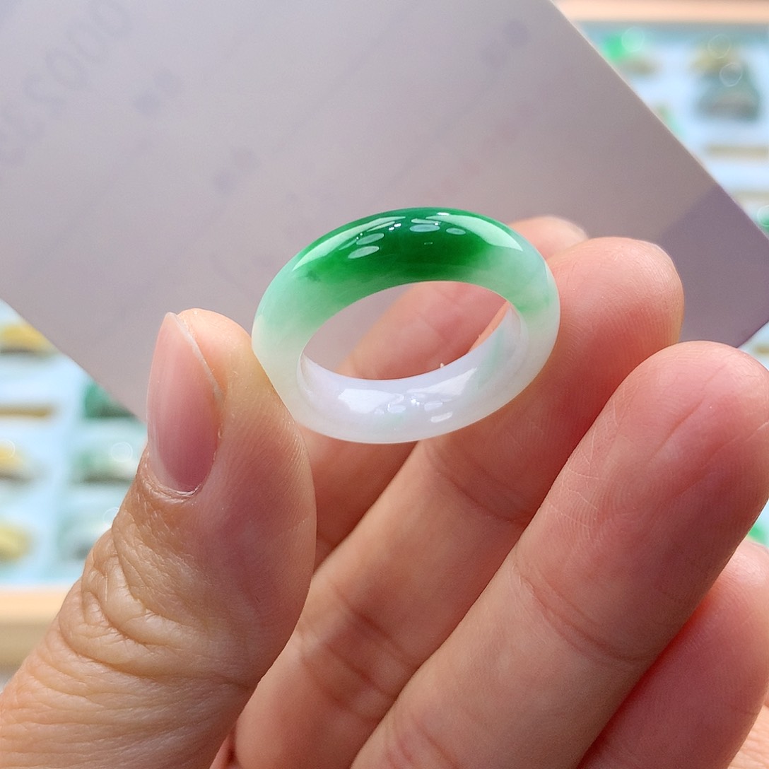 翡翠戒指未镶嵌12圈