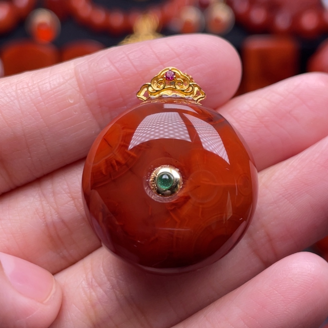 南红玛瑙18K金镶嵌珠宝奇石平安扣吊坠