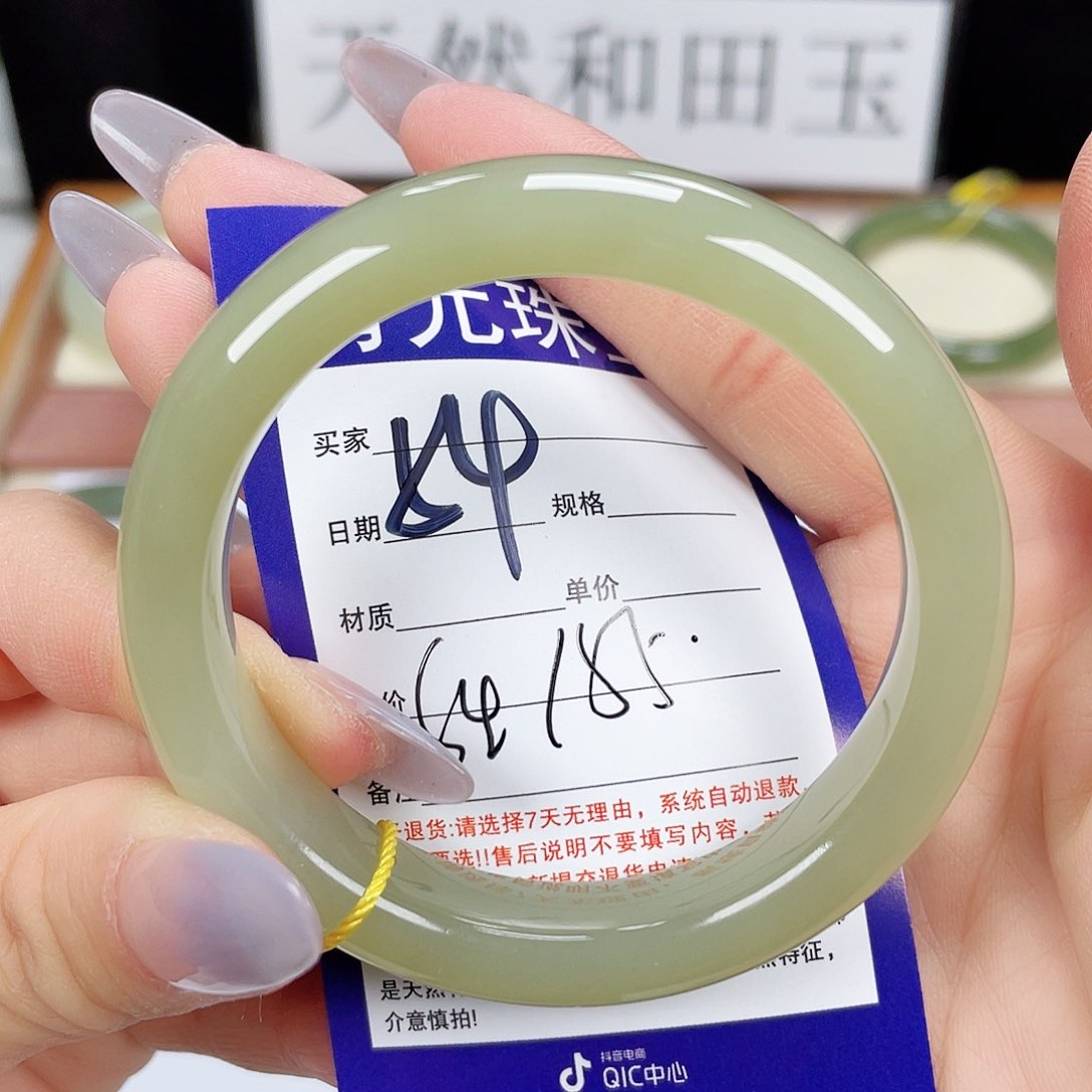 和田玉手镯未镶嵌