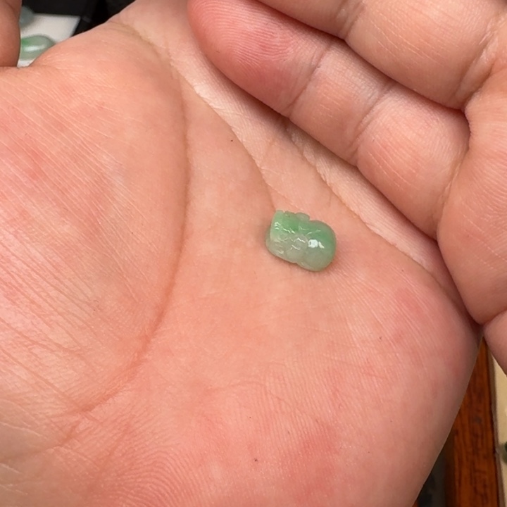 翡翠颈饰未镶嵌开****@