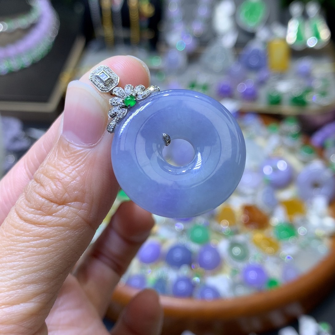 颈饰18K金镶嵌翡翠