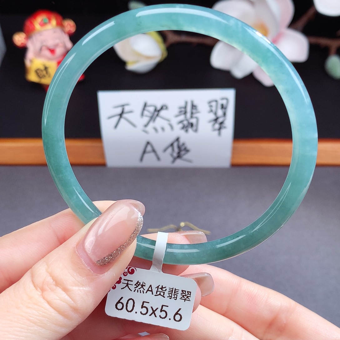 翡翠手镯（圆镯）未镶嵌