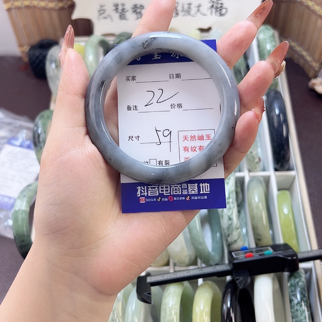 蛇纹石玉手镯未镶嵌貔*