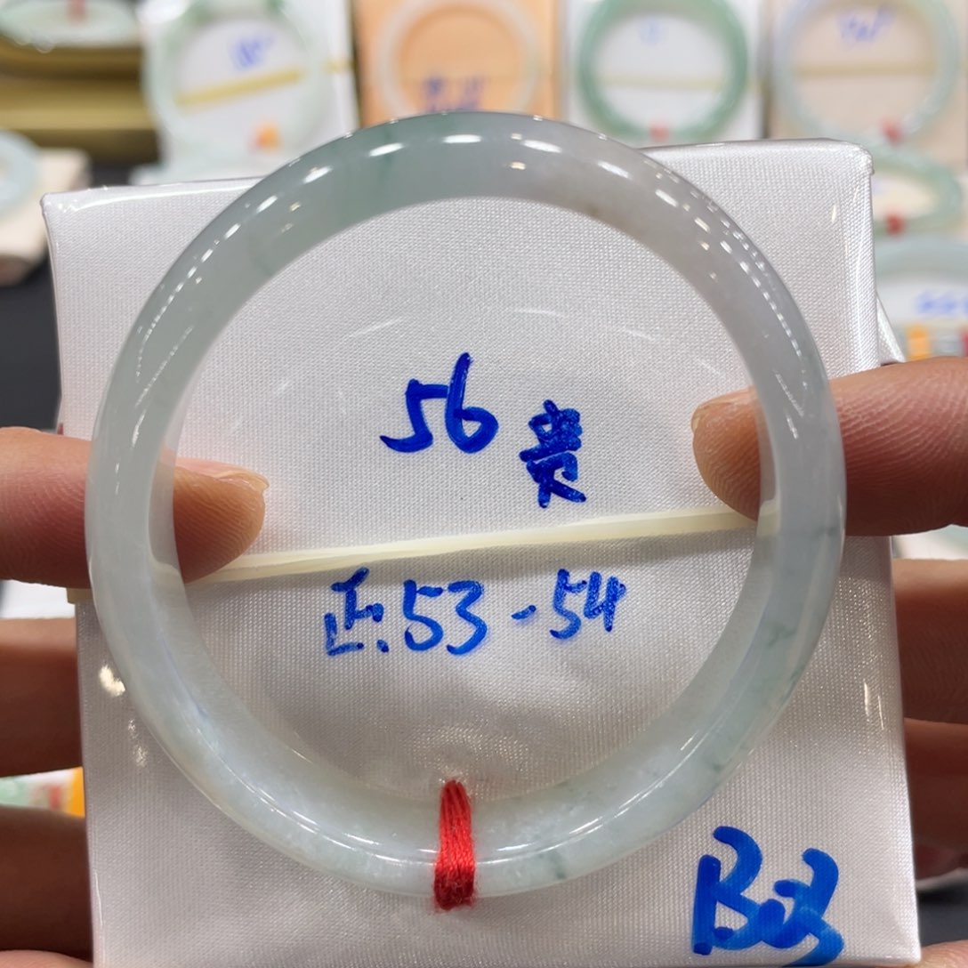 翡翠手镯未镶嵌翡翠手镯