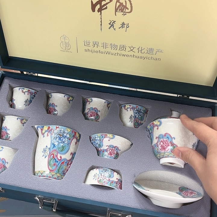 孤品茶具套装等。         
