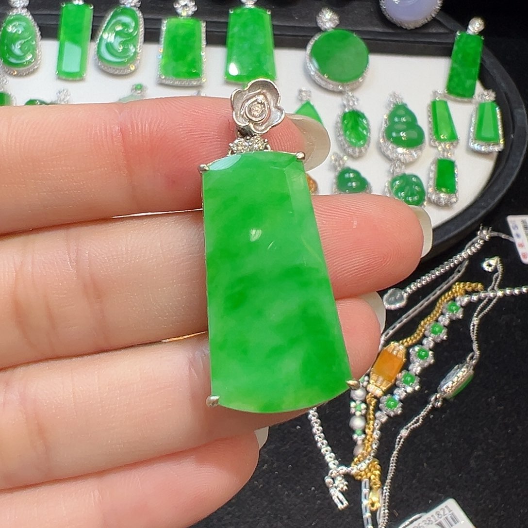 翡翠颈饰18K金镶嵌收货48小时鉴赏期