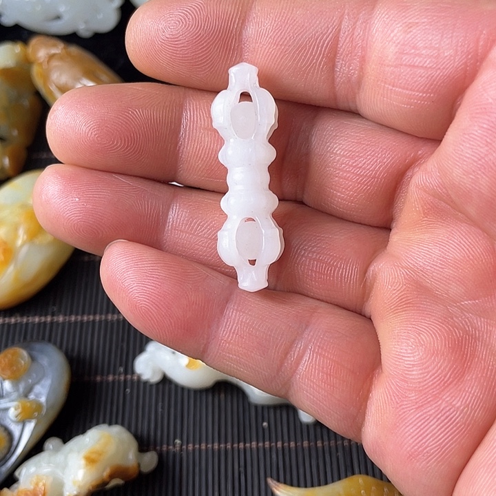 和田玉（糖玉）颈饰未镶嵌一***坤