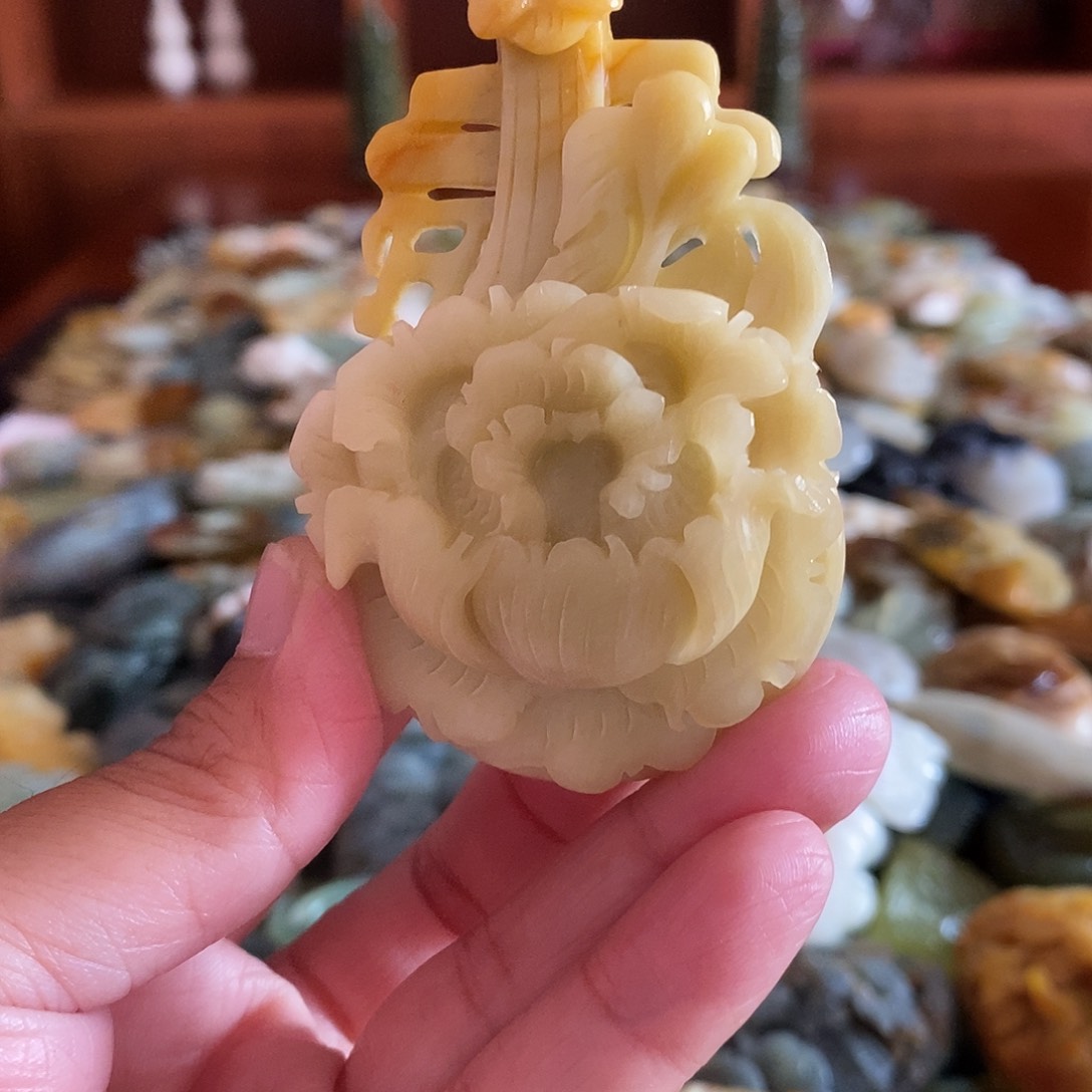 蛇纹石玉未镶嵌           