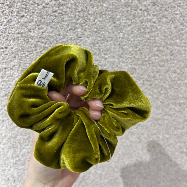 黄绿丝绒褶皱肠圈气质百搭简约韩系