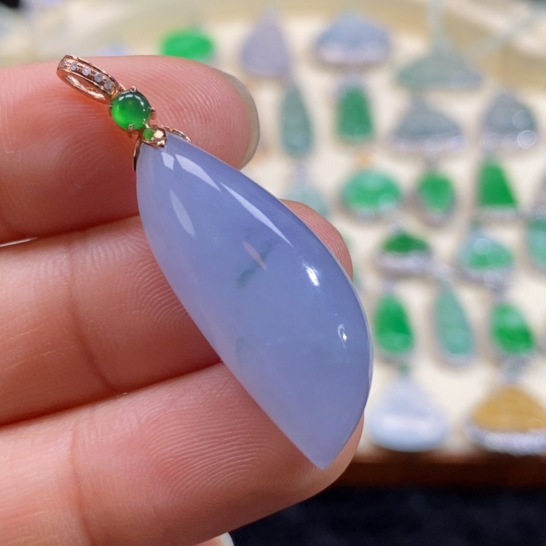 翡翠18K金镶嵌颈饰