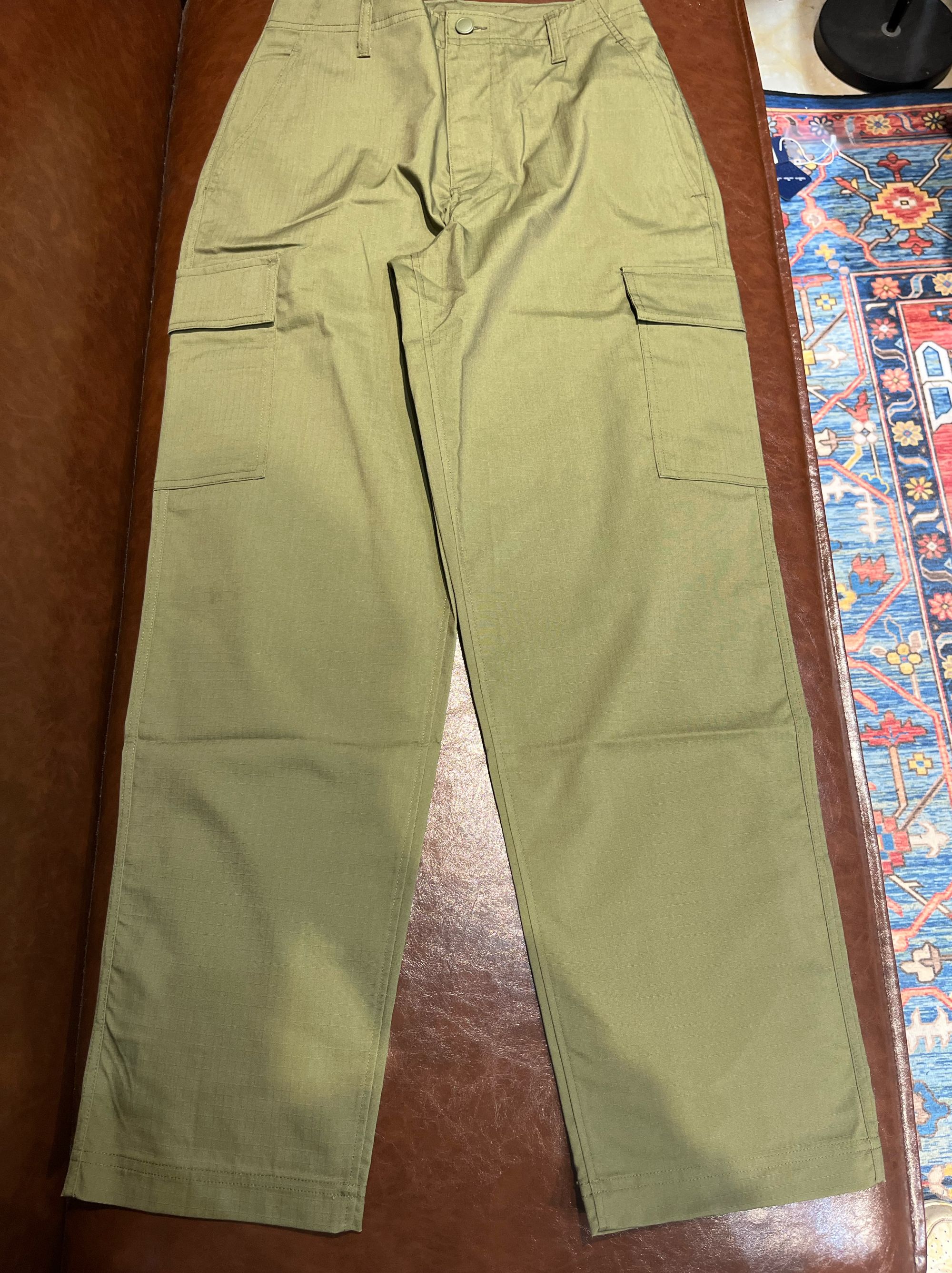 小露男士直筒长裤