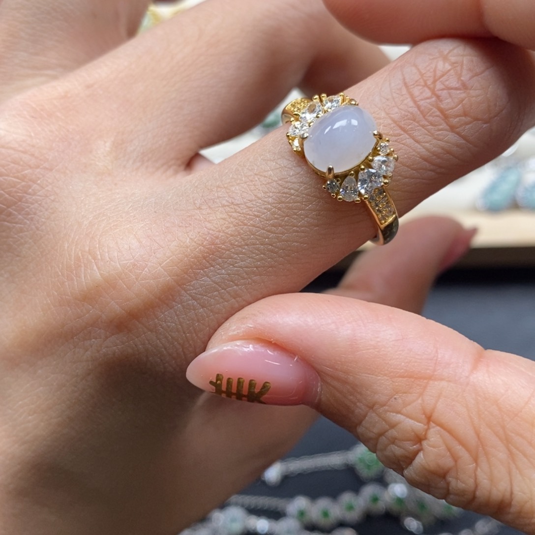 翡翠颈饰未镶嵌翡翠