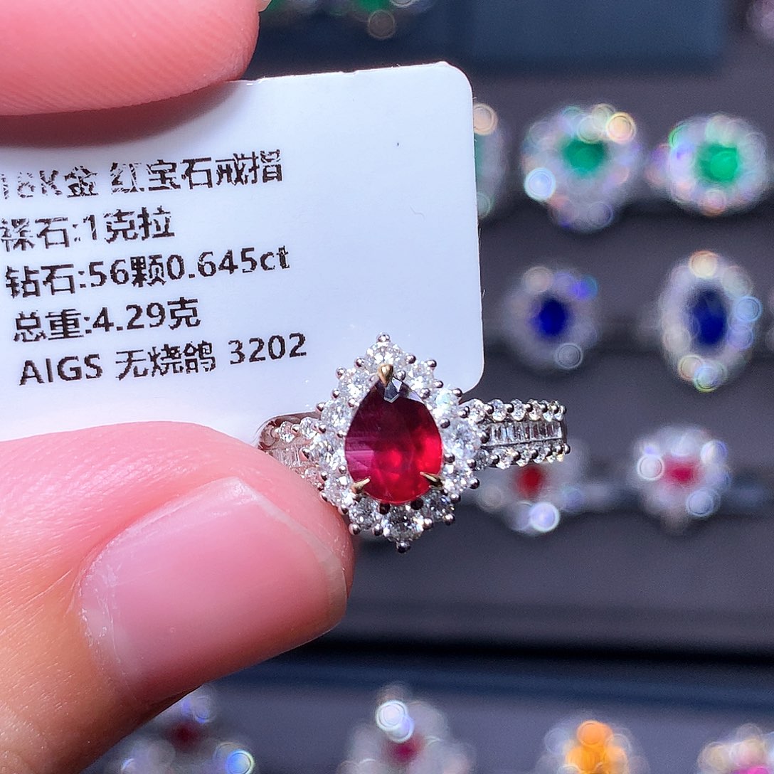 18K金镶嵌戒指红宝石