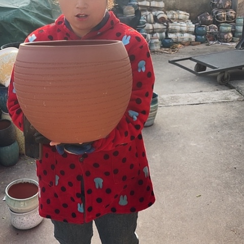 口28高26瑕疵盆子。