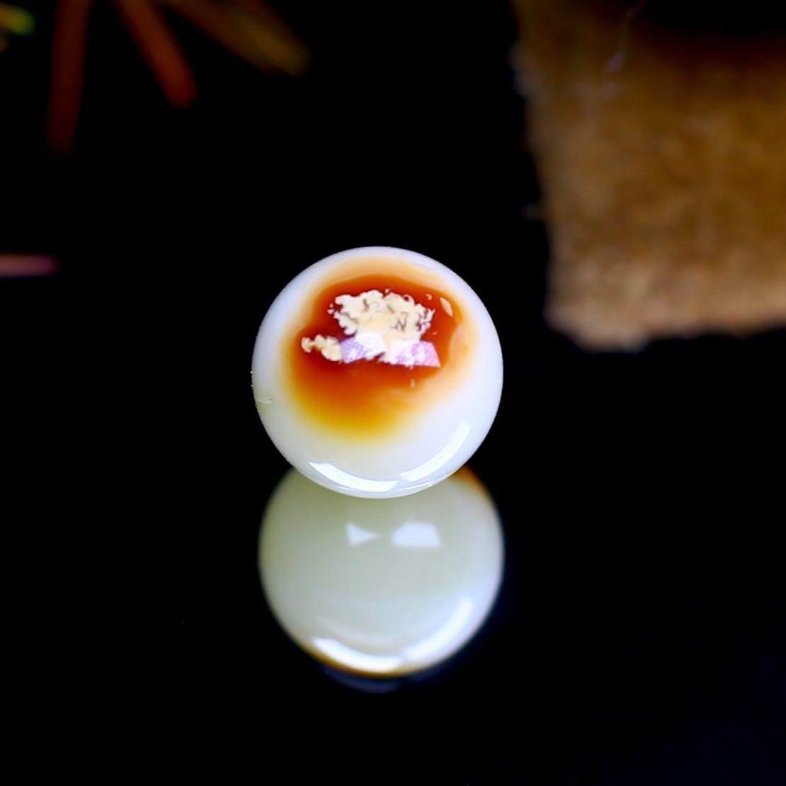 11mm红白彩蜡圆珠 它一面有一个红彩眼睛 多样性发其一