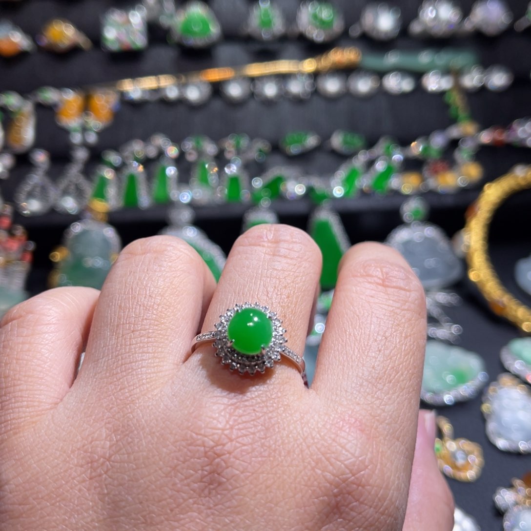 翡翠戒指18K金镶嵌绿蛋蛋面戒指