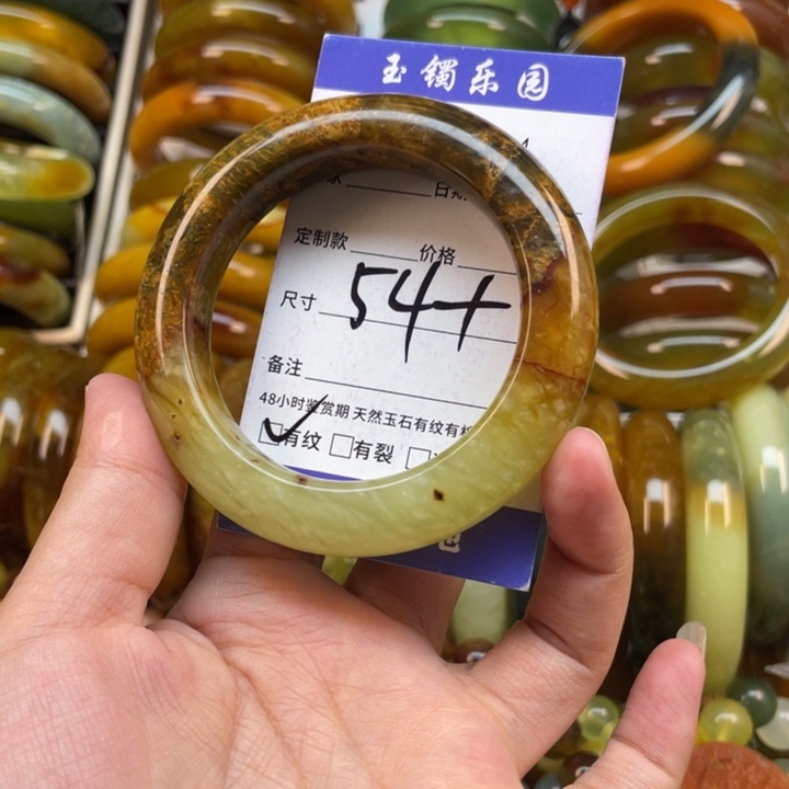 蛇纹石玉手镯未镶嵌
