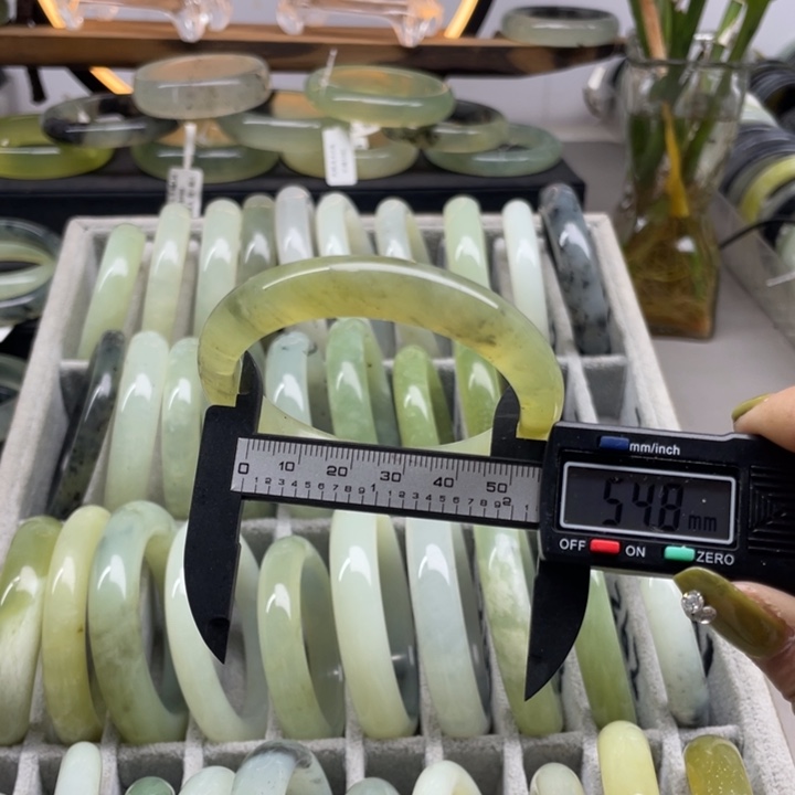 蛇纹石玉手镯未镶嵌251