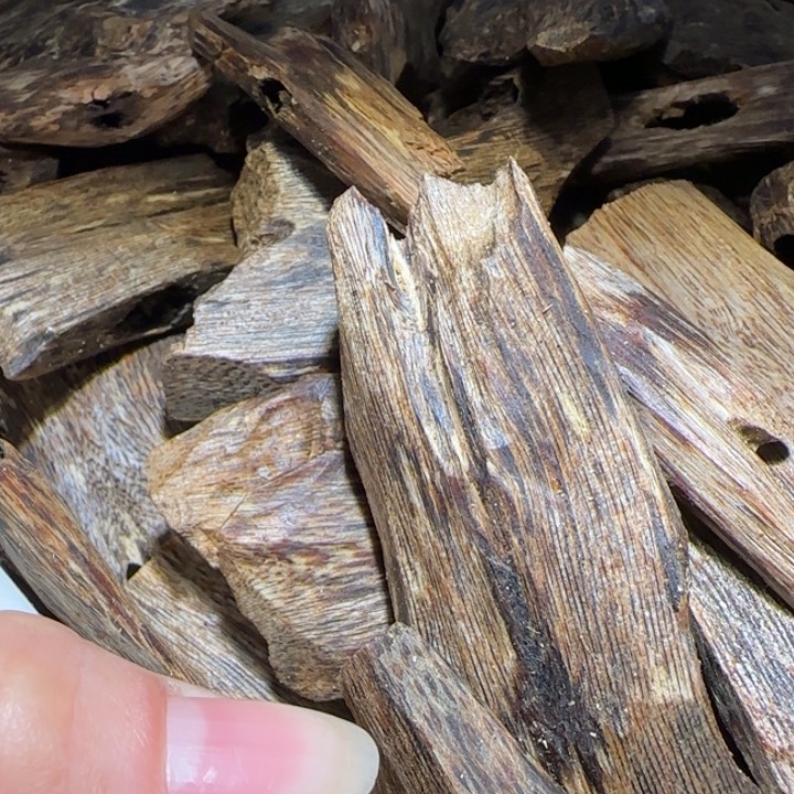 沉香手把件海南老白棋块料100克