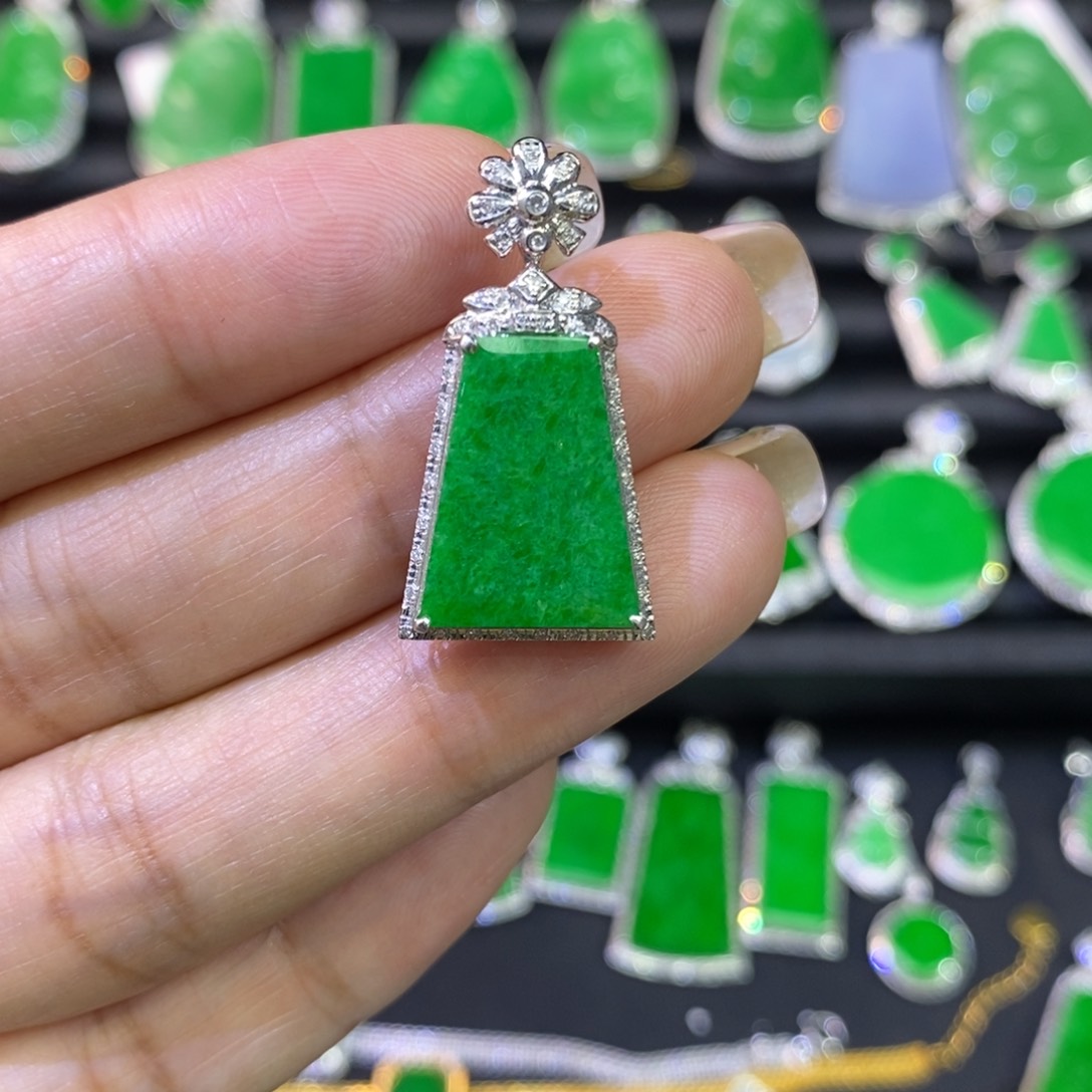 翡翠吊坠(不含链)18K金镶嵌吊坠