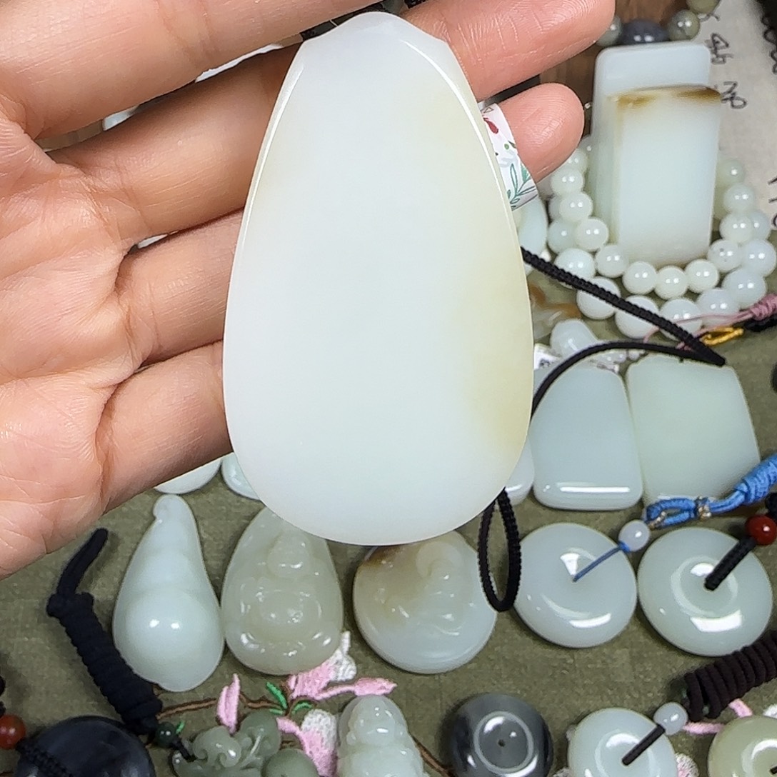 和田玉未镶嵌颈饰