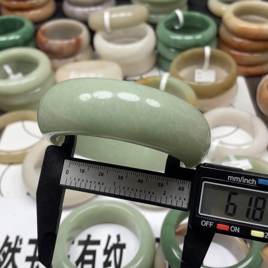 未镶嵌手镯石英质玉