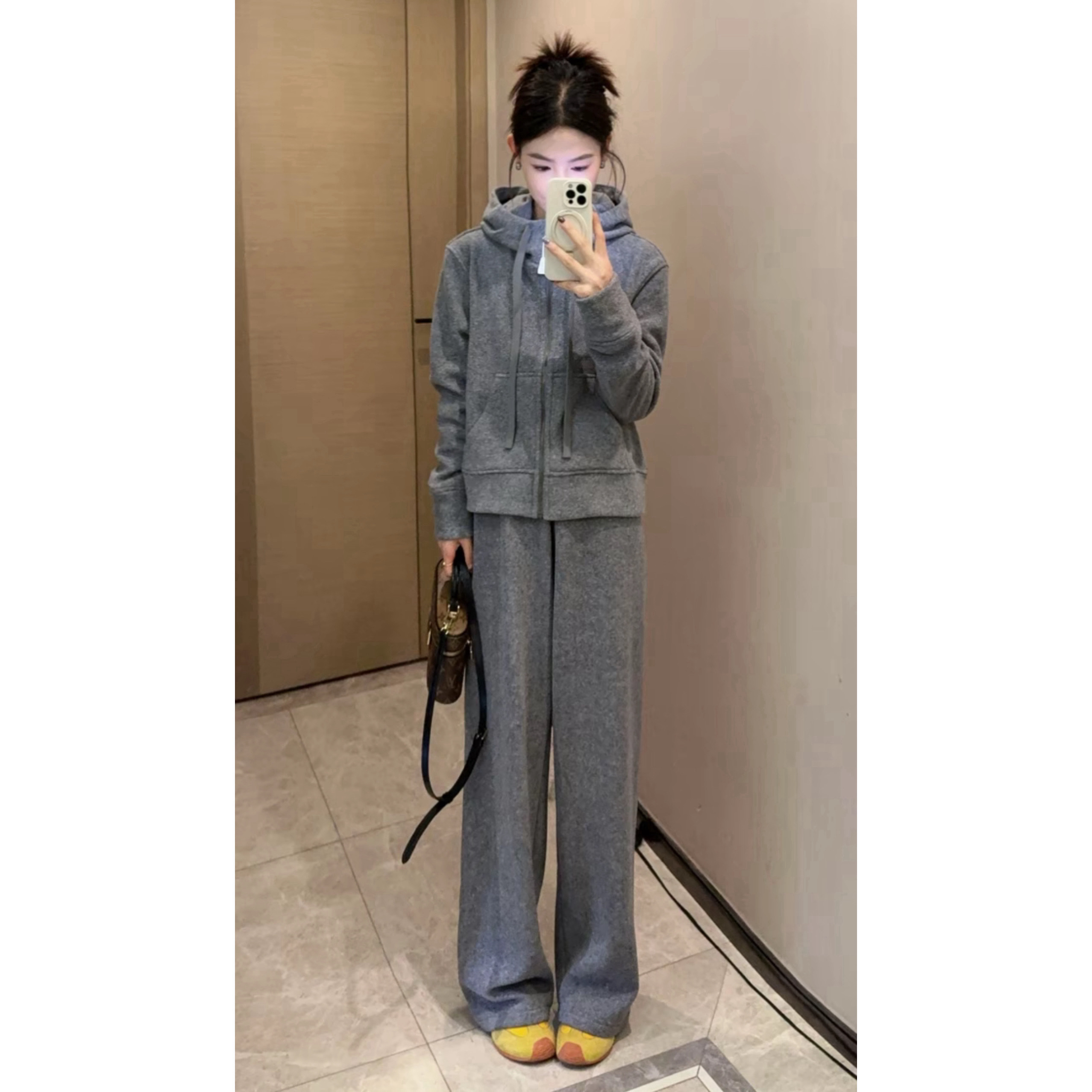 雪花灰加绒加厚秋冬慵懒风套装女连帽卫衣休闲阔腿长裤保暖显瘦