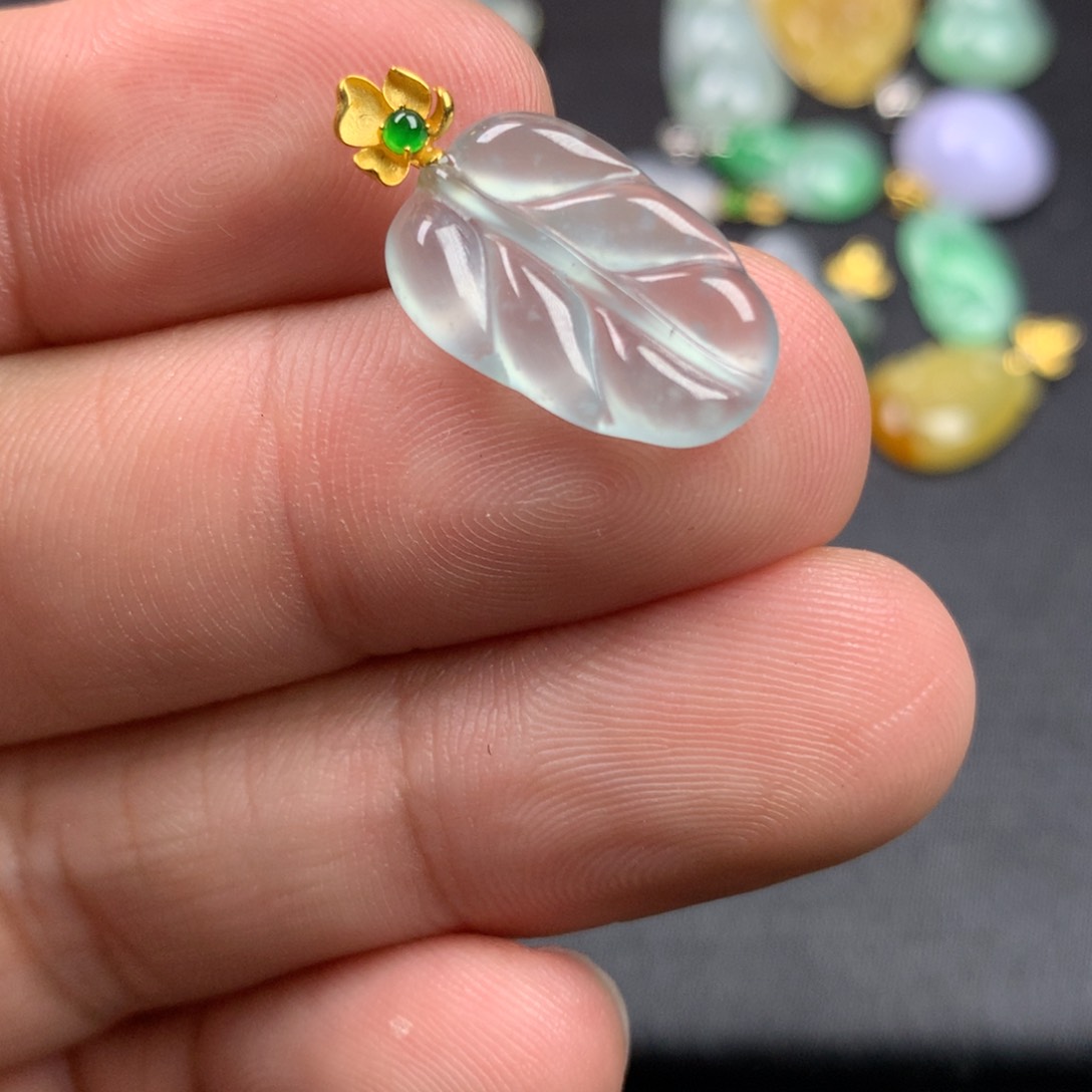 【闪购商品】颈饰18K金镶嵌翡翠翡翠 