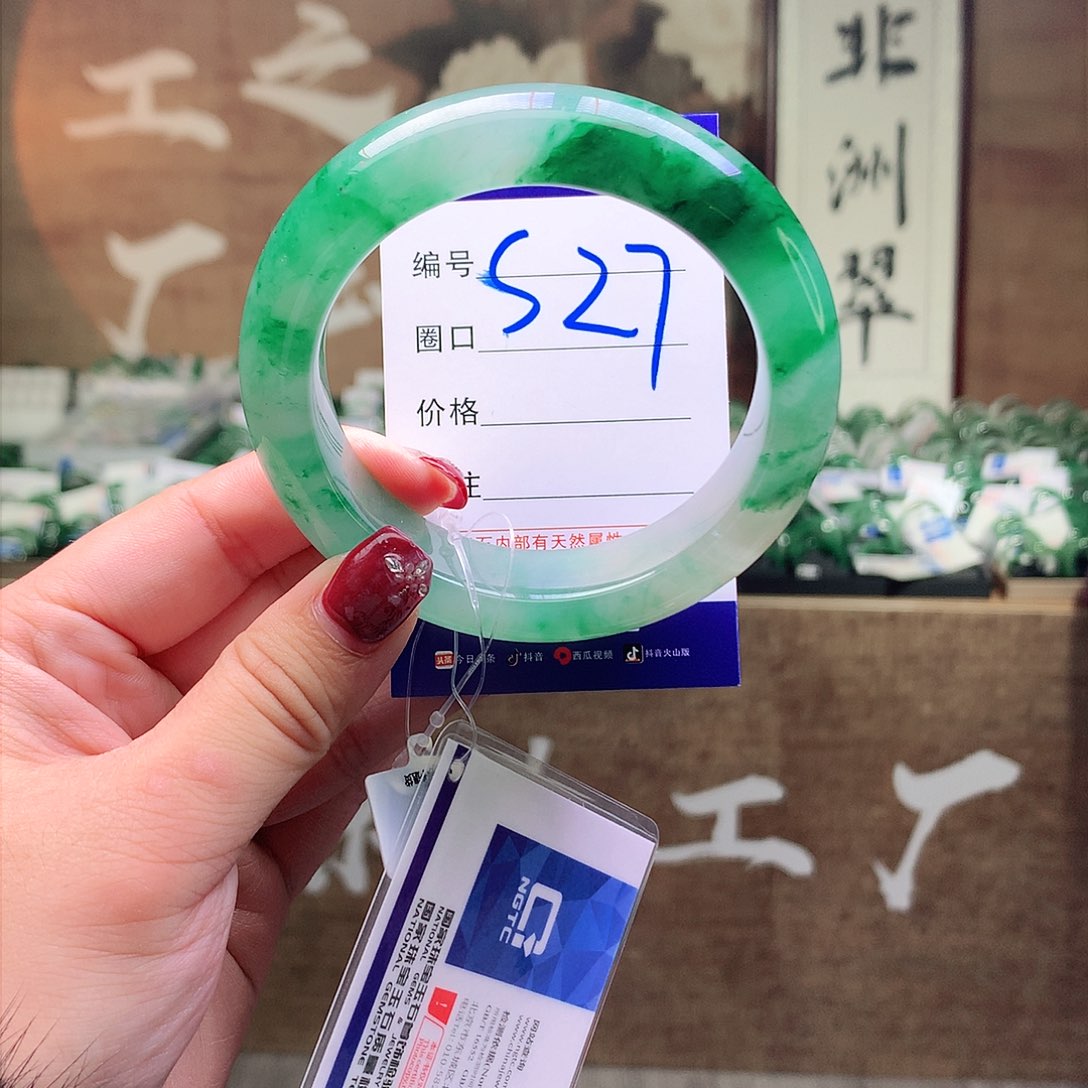 石英质玉手镯未镶嵌