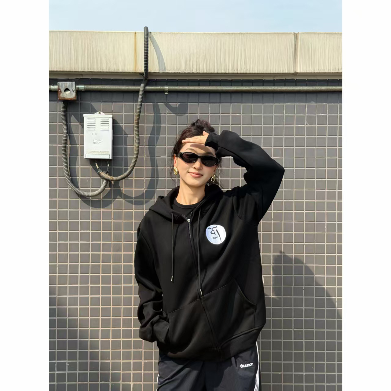时尚休闲爆款衣服------户外----宽松---加绒----情侣----保暖---