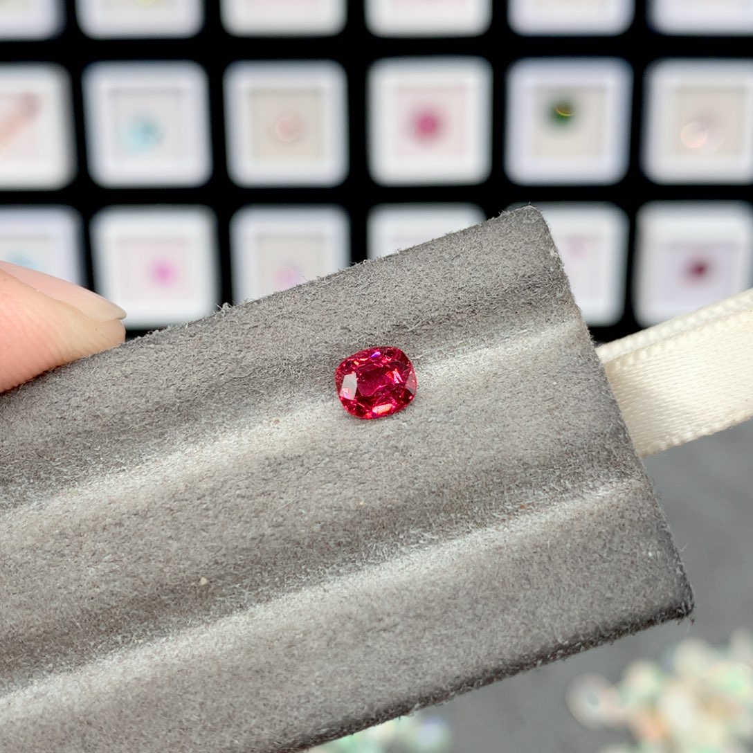 尖晶石裸石未镶嵌0.73克拉