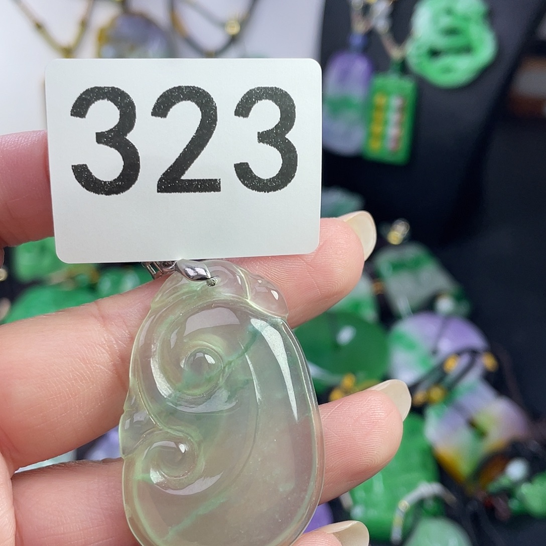 翡翠未镶嵌吊坠(赠链)