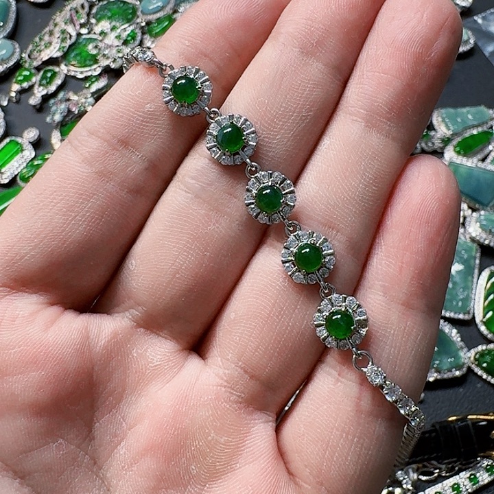 翡翠颈饰未镶嵌天然A货翡翠放漏