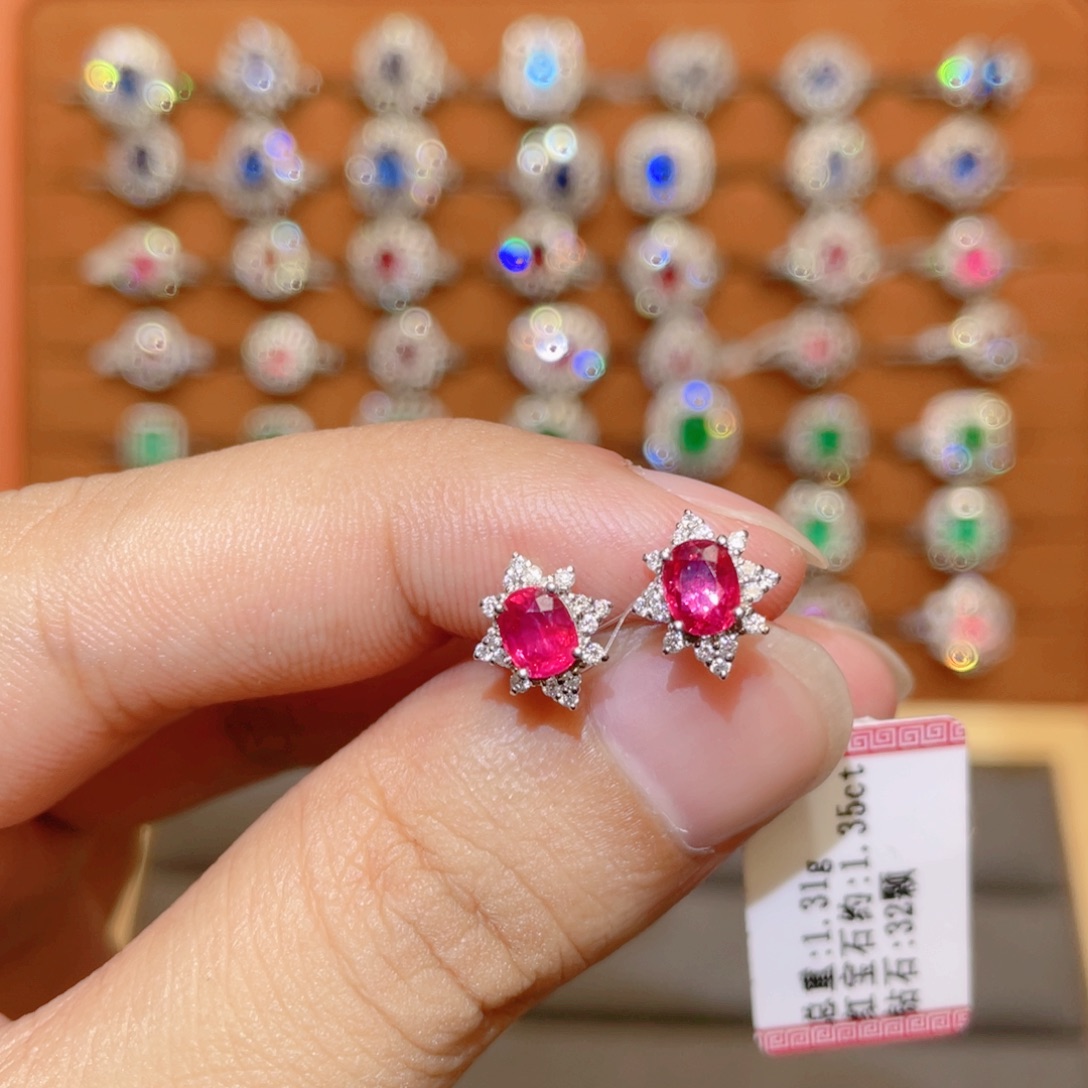 耳饰18K金镶嵌红宝石1.35ct 无烧