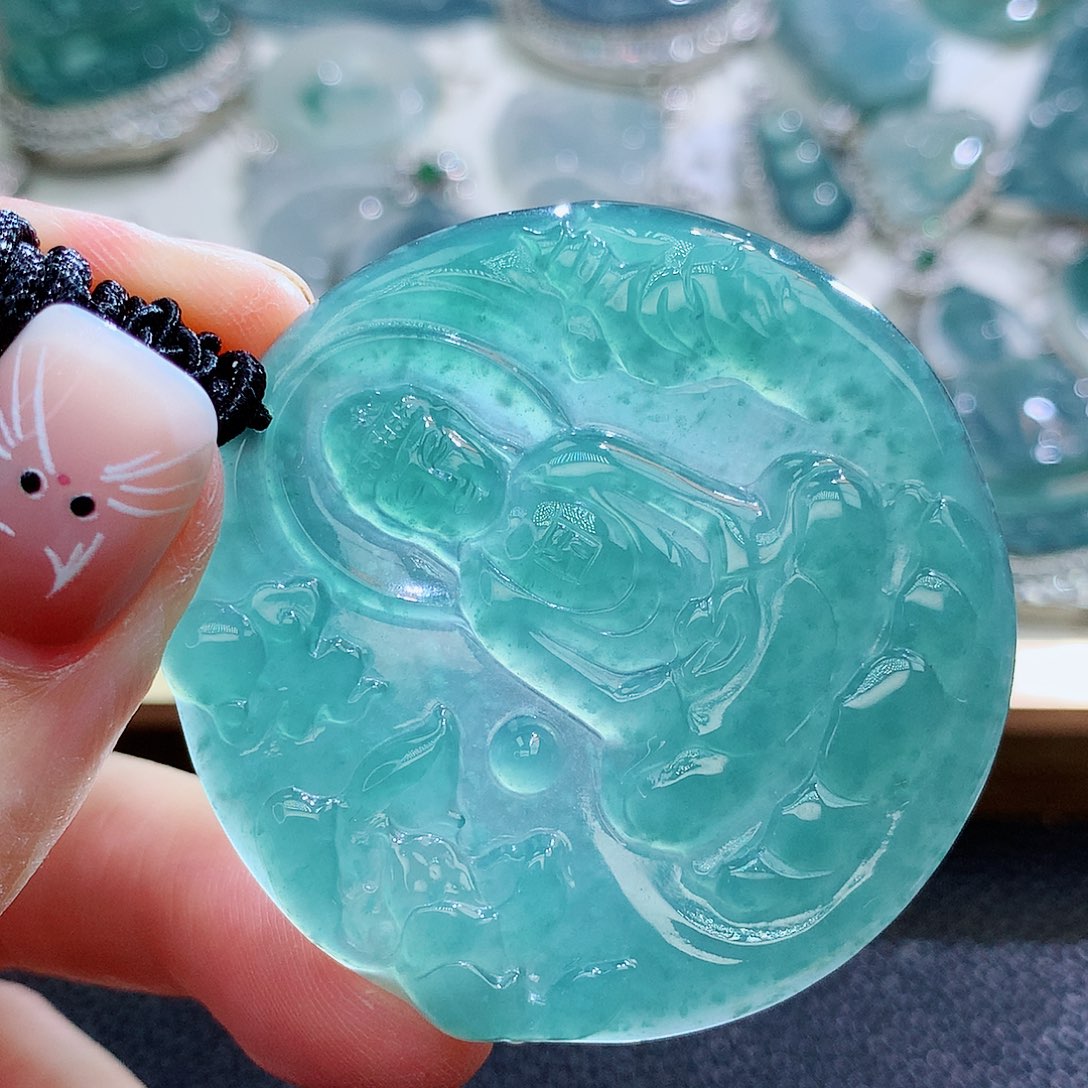 翡翠挂件未镶嵌翡翠