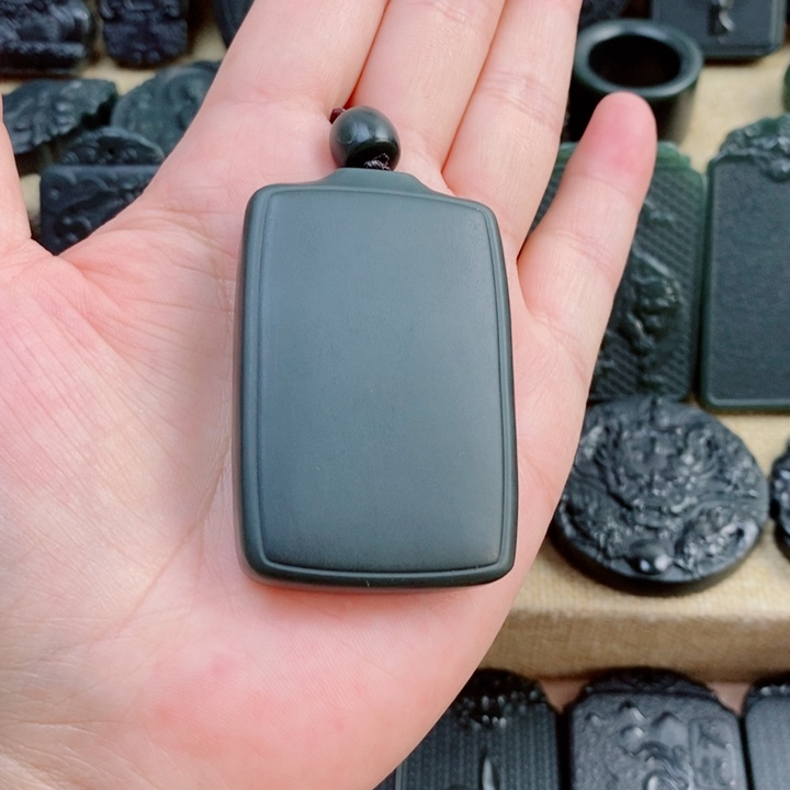 和田玉（青玉）未镶嵌颈饰堕****者