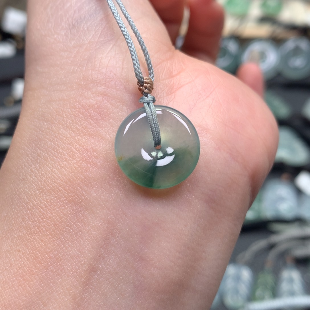 翡翠颈饰未镶嵌扣子