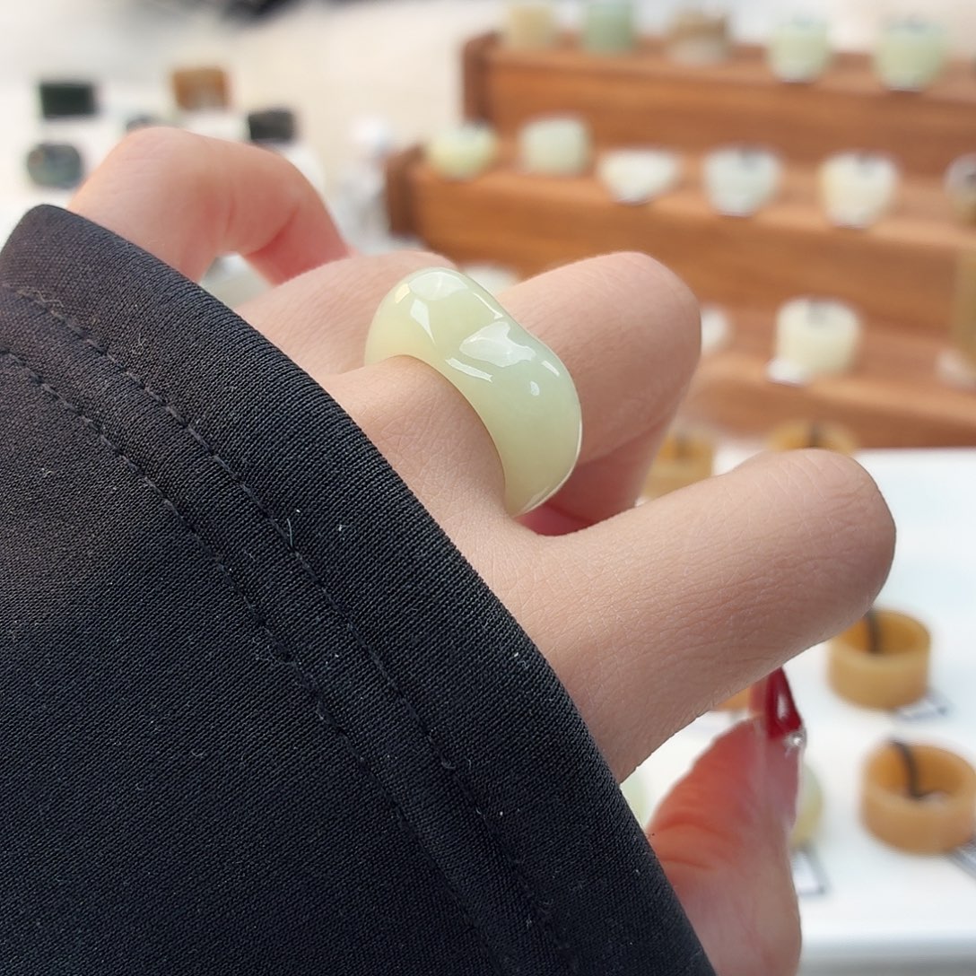 和田玉未镶嵌戒指i32奶黄猫耳17.4mm