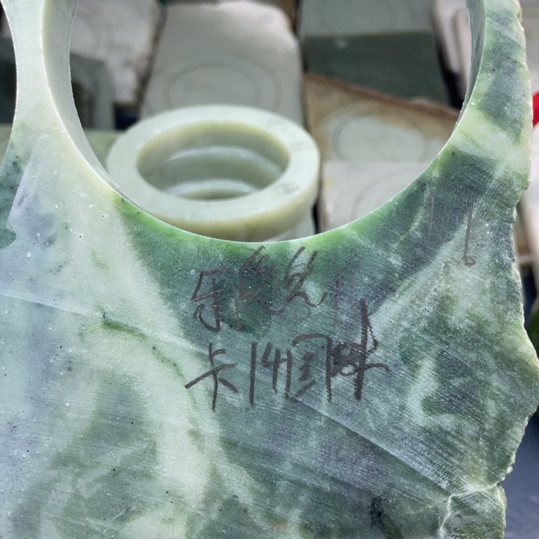 乐***。和田玉未镶嵌珠宝奇石