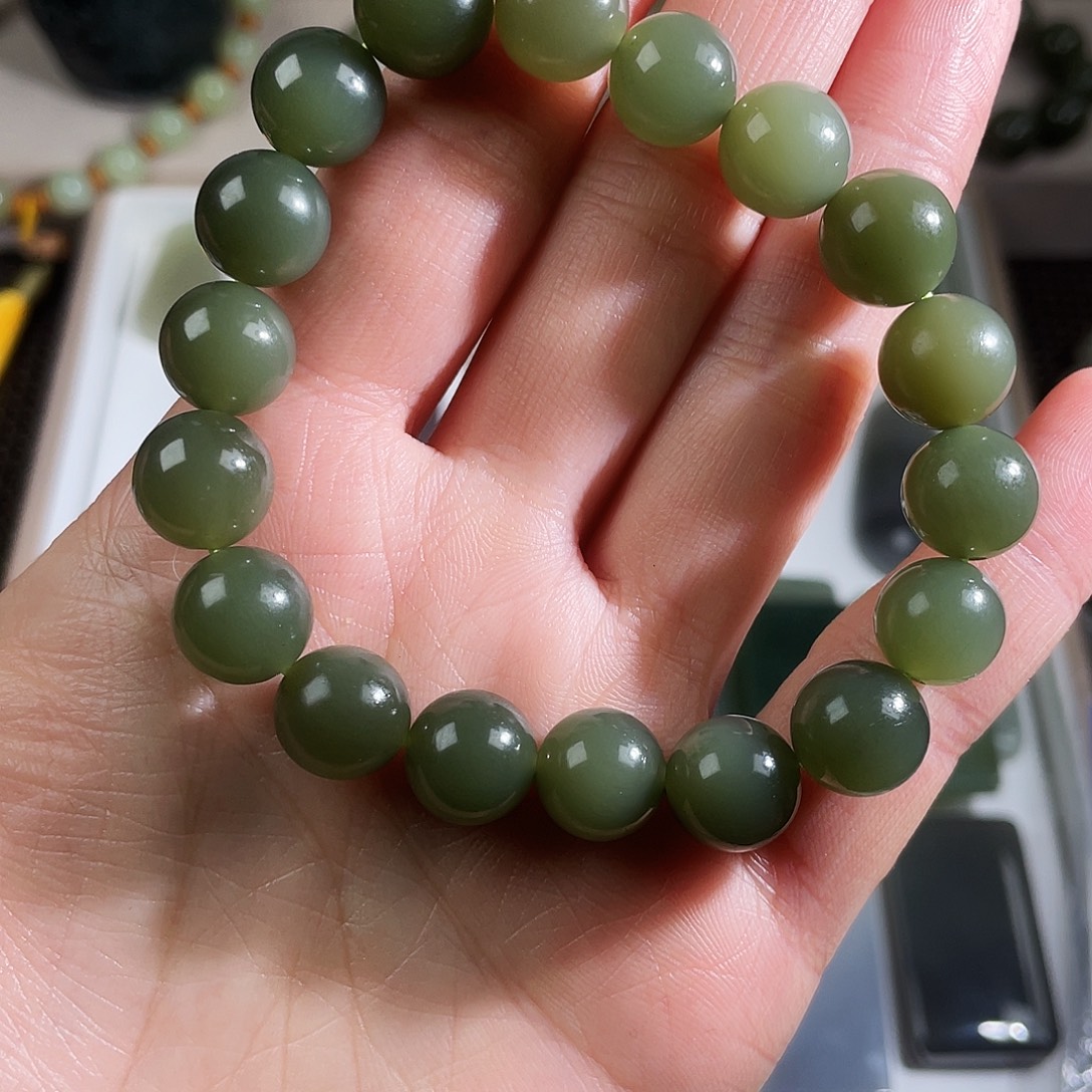 朝***酒和田玉未镶嵌颈饰