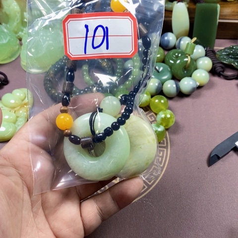 未镶嵌蛇纹石玉手链